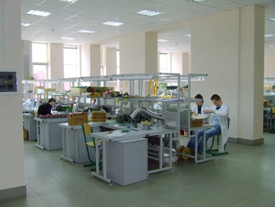 Ділянка монтажу електроніки